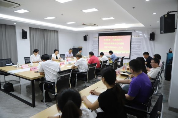 邓娟娟赴柳州湖南商会上专题党课